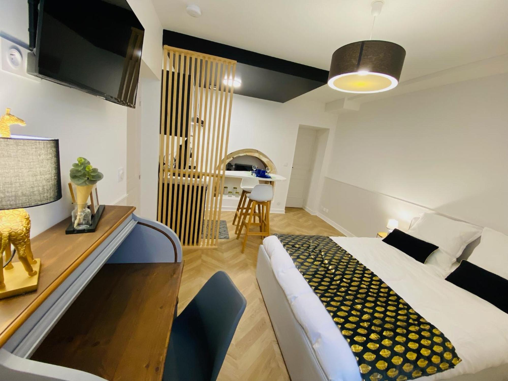 Le Studio Haslay Seraucourt En Plein Coeur De Ville De Bourges - Charme De L Ancien Et Confort Contemporain エクステリア 写真