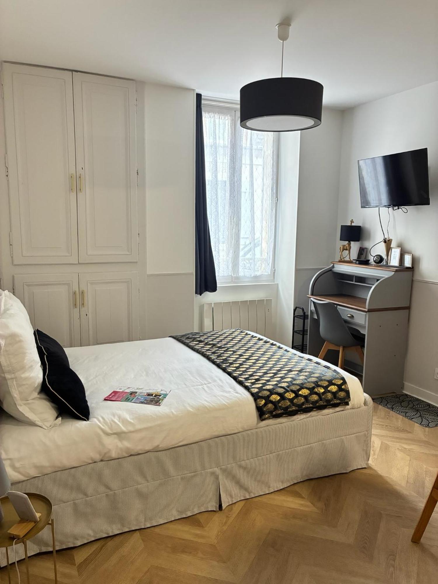 Le Studio Haslay Seraucourt En Plein Coeur De Ville De Bourges - Charme De L Ancien Et Confort Contemporain エクステリア 写真