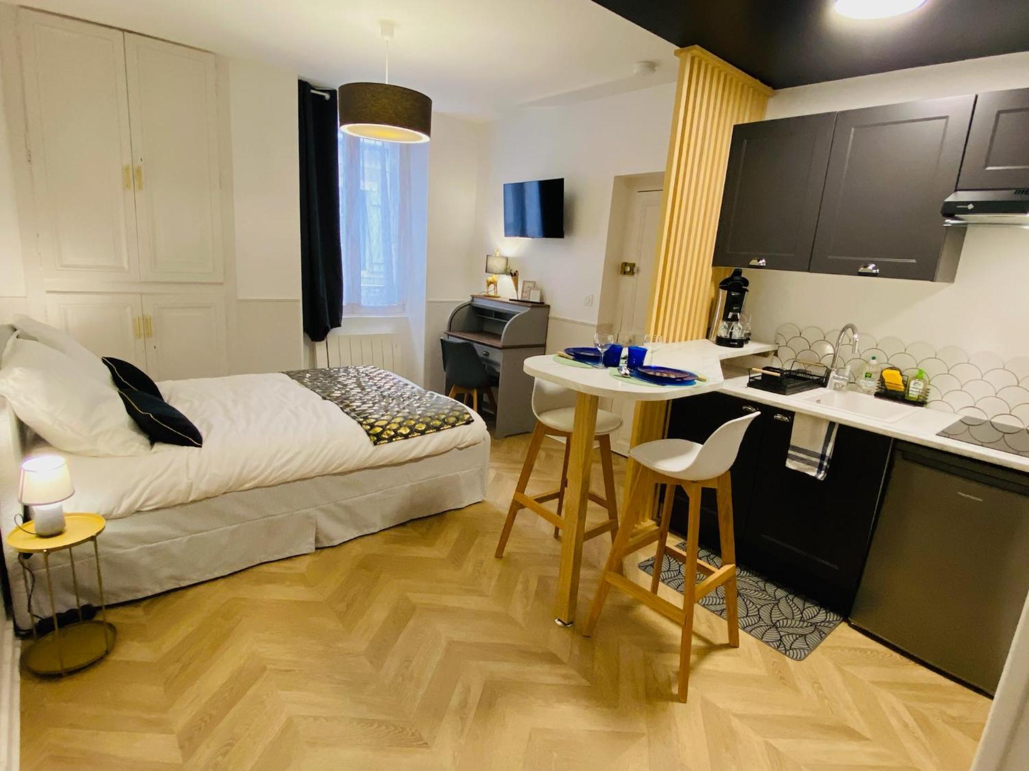 Le Studio Haslay Seraucourt En Plein Coeur De Ville De Bourges - Charme De L Ancien Et Confort Contemporain エクステリア 写真